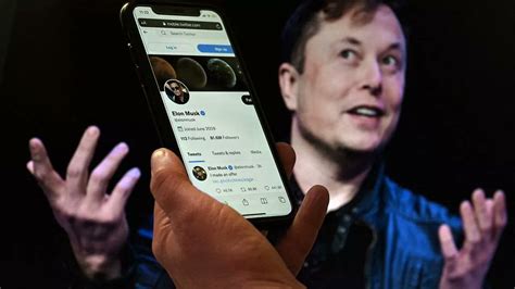 Xin sahibi Elon Musk Metaya ait sosyal medya platformlarının çökmesini tiye aldı